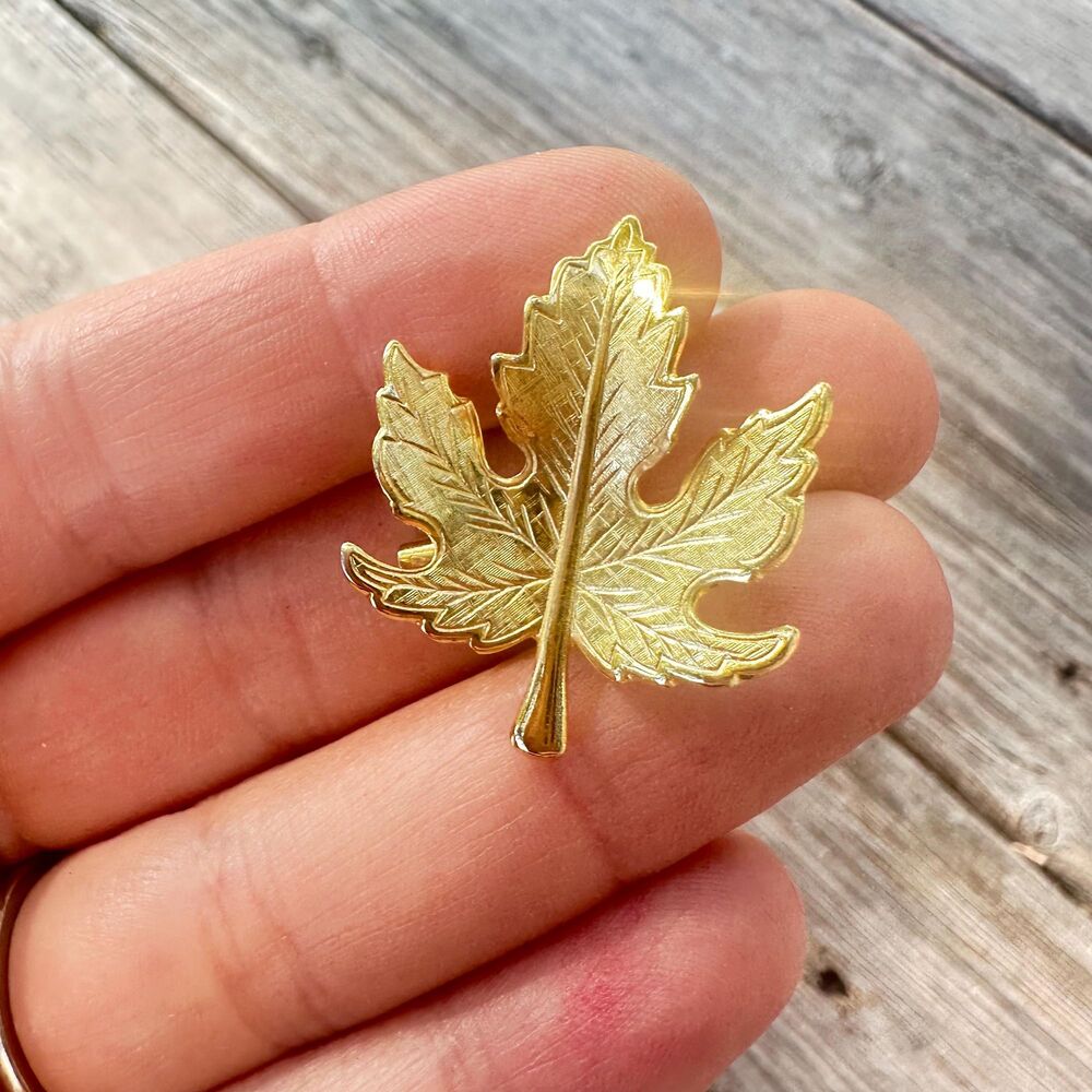 Vintage Jewelry Gold Tone Maple Leaf Brooch Pin